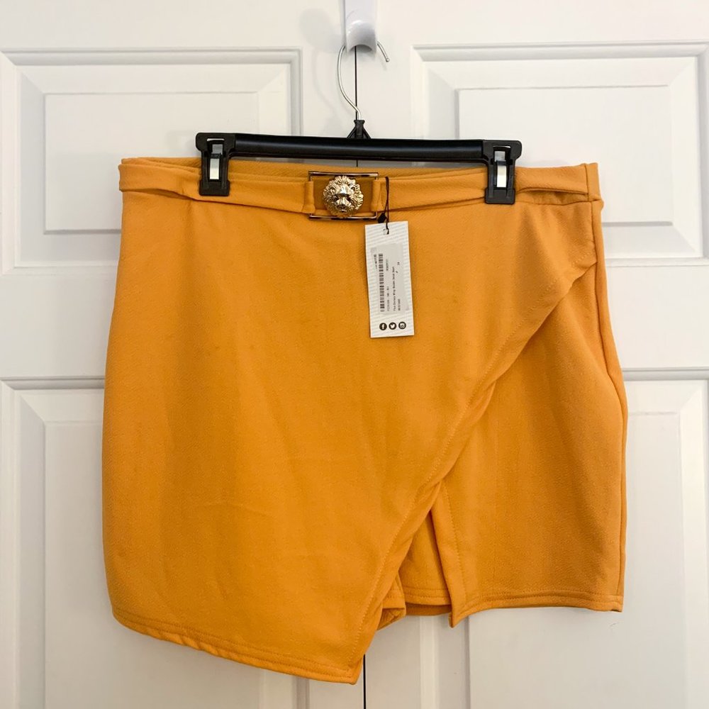 BRAND NEW Envelope Skort